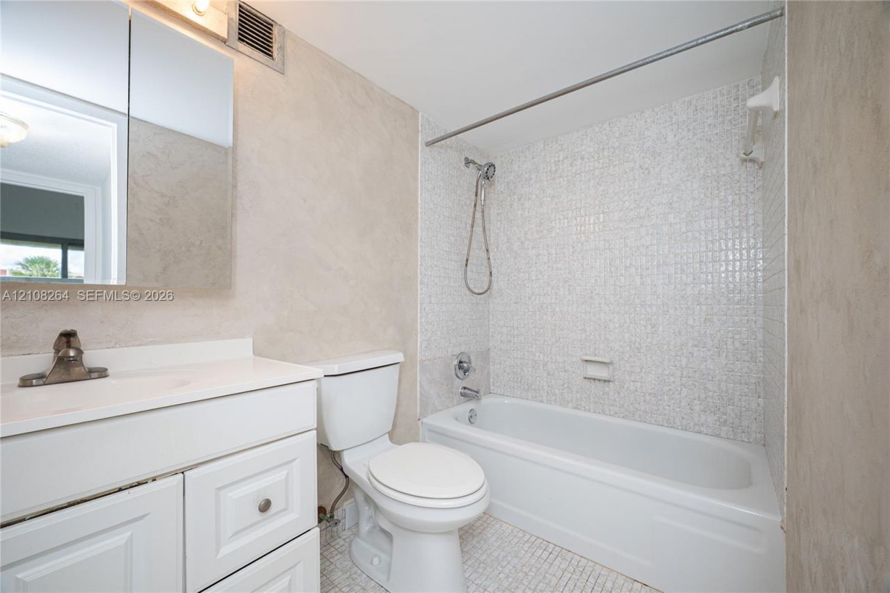 2101 Atlantic Shores Blvd , Unit 314, Hallandale Beach, FL 33009 Photo