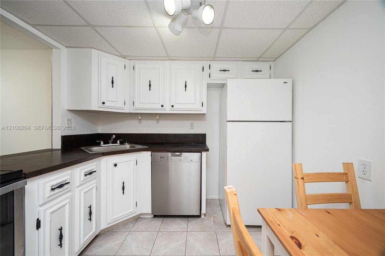 2101 Atlantic Shores Blvd , Unit 314, Hallandale Beach, FL 33009 Photo