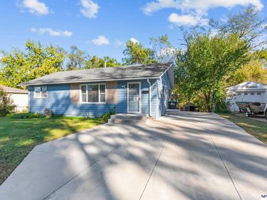 1621 Cole Creek Drive, Omaha, NE 68114