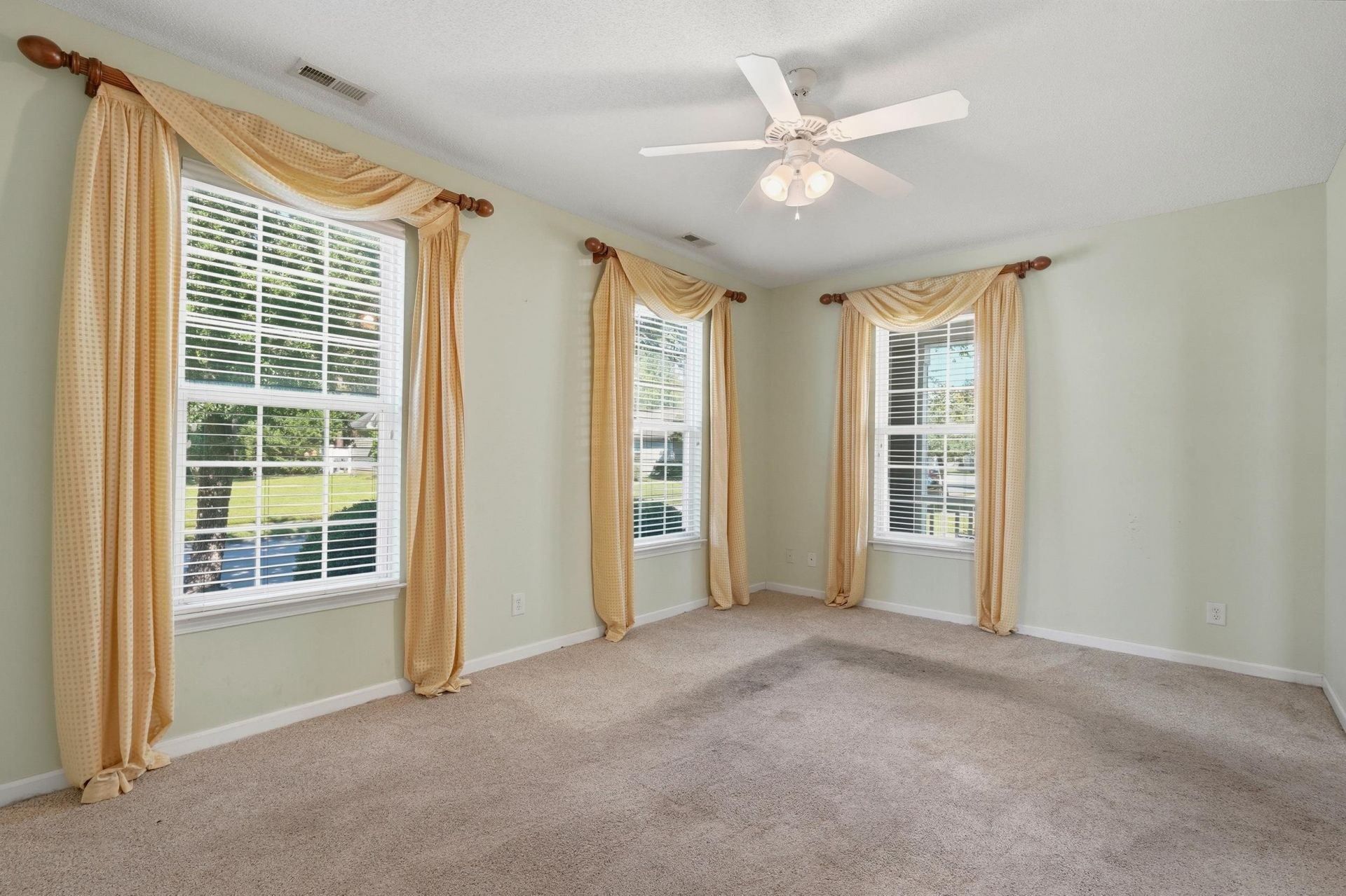 3226 Gervais Ln. Photo 9