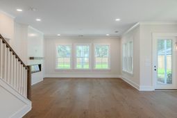 736 Kent Street photo 4