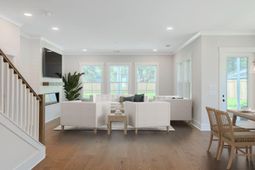 736 Kent Street photo 4