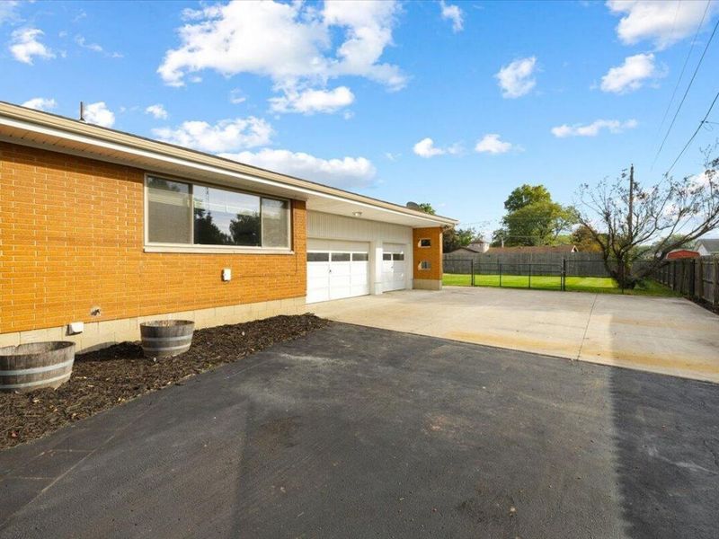 606 W Lake Avenue, New Carlisle, OH 45344 Photo 3