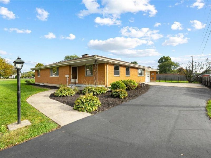 606 W Lake Avenue, New Carlisle, OH 45344 Photo 6