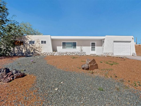 5723 Fairfax Drive NW, Albuquerque, NM 87114