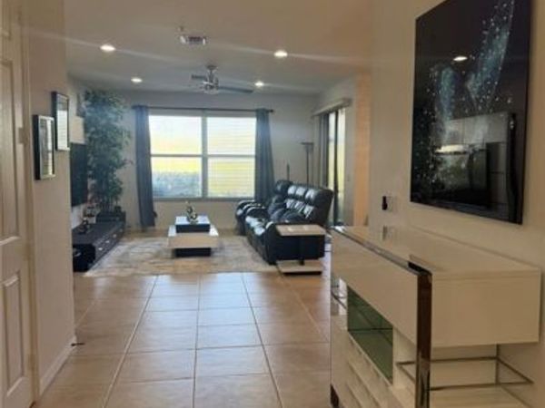 1370 Mariposa CIR , Unit 22105, NAPLES, FL 34105