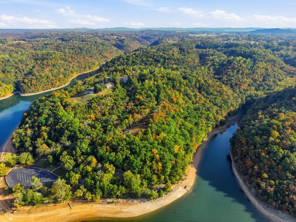100 Bohart Ln , Byrdstown, TN 38549