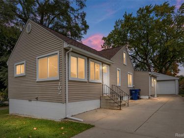 102 W Cornell Avenue , Pontiac, Mi 48340