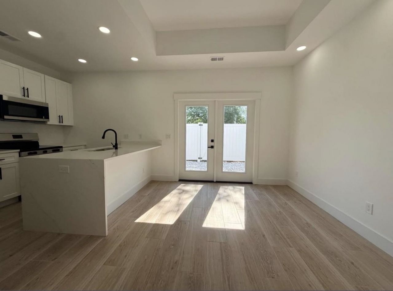 3719 E Abraham Pl.  Photo 5
