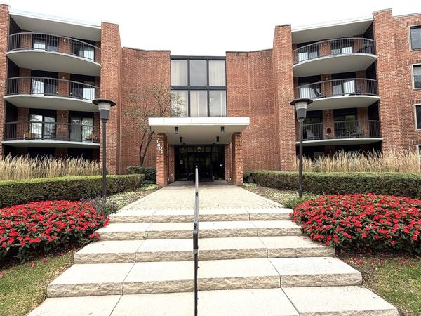 1605 E Central Road , Unit 202A, Arlington Heights, IL 60005
