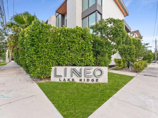 1048 N VICTORIA PARK Road, Fort Lauderdale, FL 33304