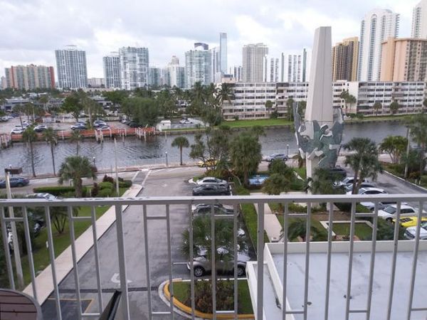 300 BAYVIEW Drive, Unit 403, Sunny Isles Beach, FL 33160