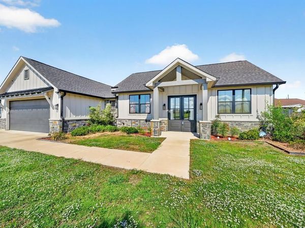312 W James Street, Mabank, TX 75147