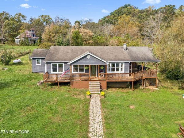 3134 Highway 131 , Washburn, TN 37888
