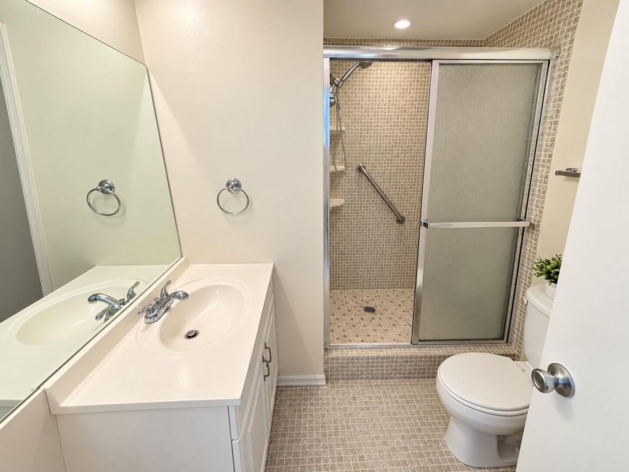 8345 Sunrise Lakes Boulevard, Unit 109, Sunrise, FL 33322 Photo