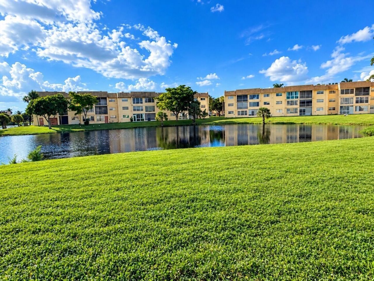 8345 Sunrise Lakes Boulevard, Unit 109, Sunrise, FL 33322 Photo
