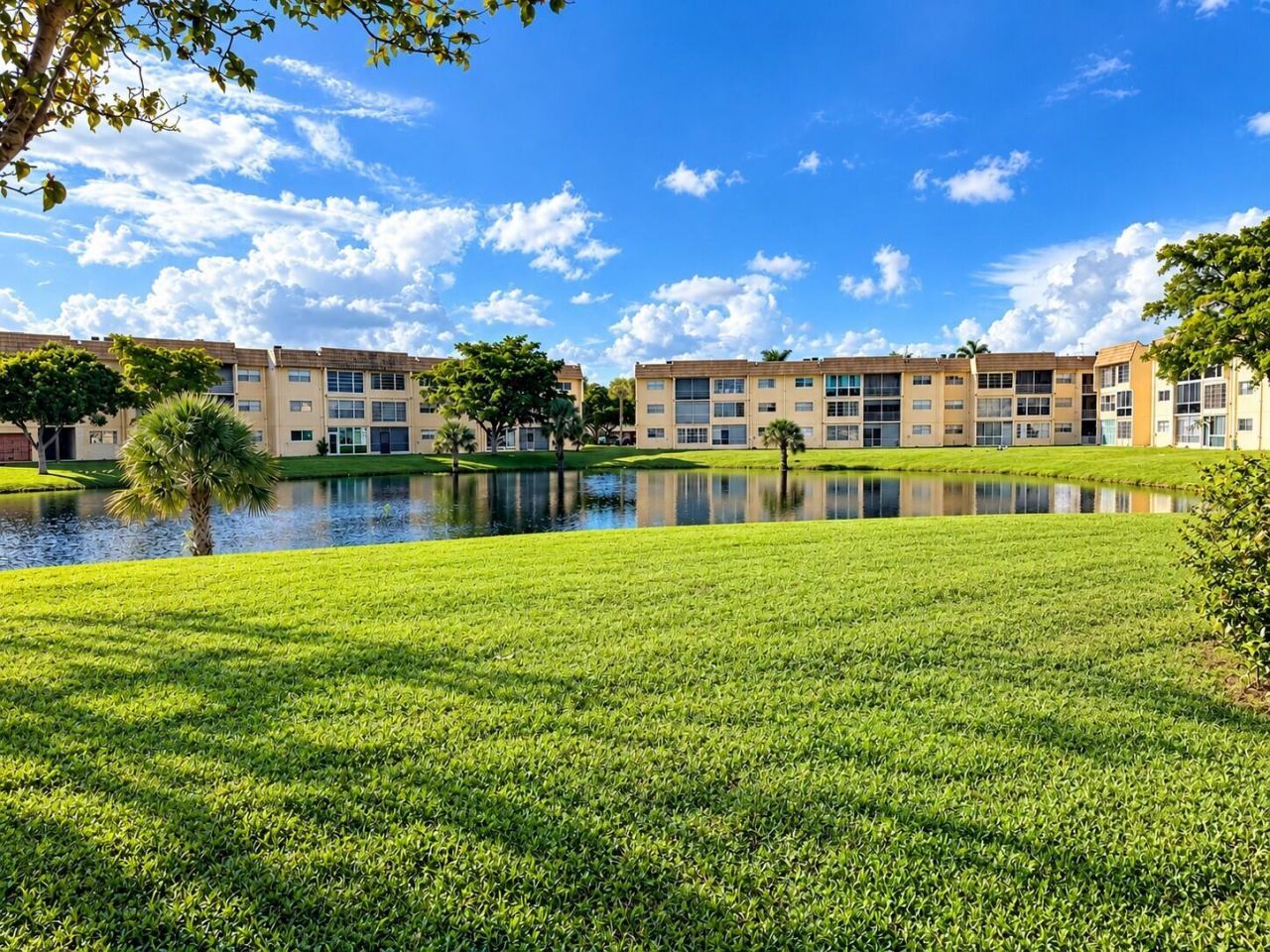 8345 Sunrise Lakes Boulevard, Unit 109, Sunrise, FL 33322 Photo