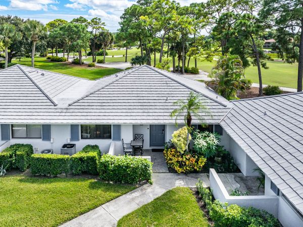 526 Club Drive, Palm Beach Gardens, FL 33418