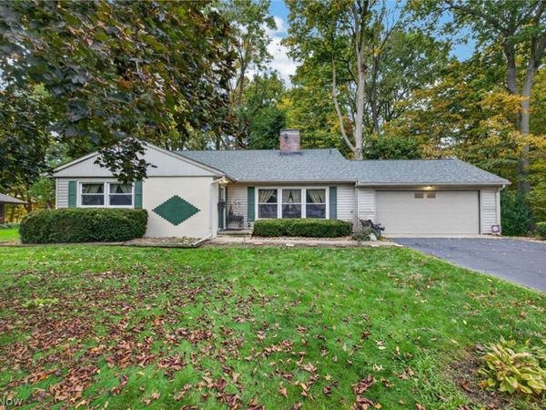 200 Manor Drive , Columbiana, OH 44408