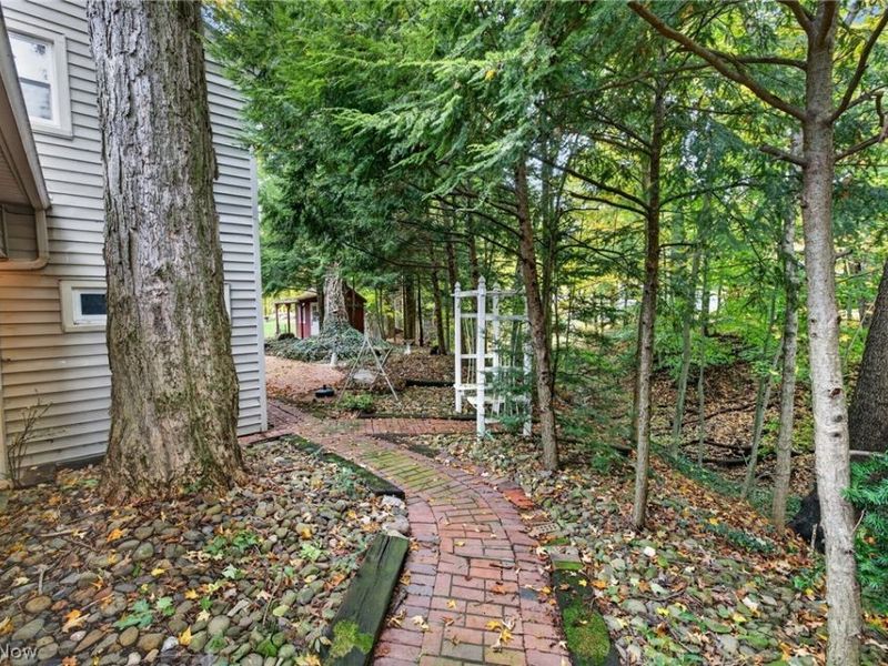 200 Manor Drive, Columbiana, OH 44408 Photo 10
