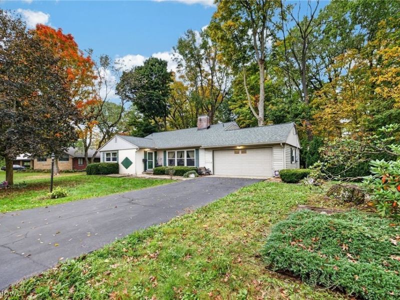 200 Manor Drive, Columbiana, OH 44408 Photo 2