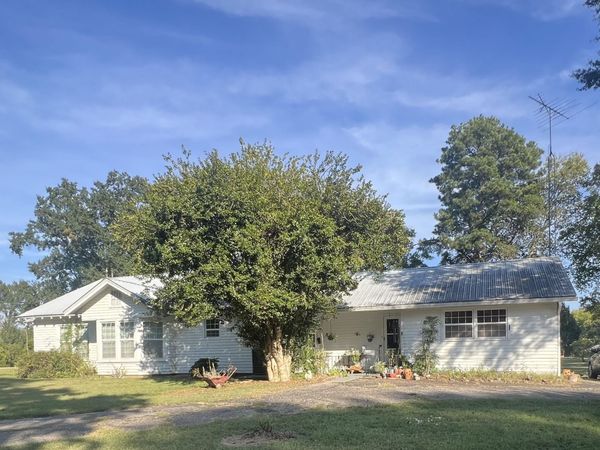 15570 HWY 64 HWY, Bolivar, TN 38008