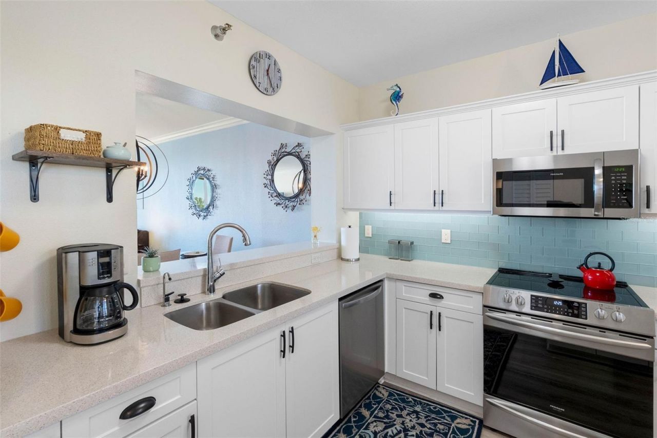 7902 Sailboat Key Boulevard S, Unit 407, South Pasadena, FL 33707 Photo