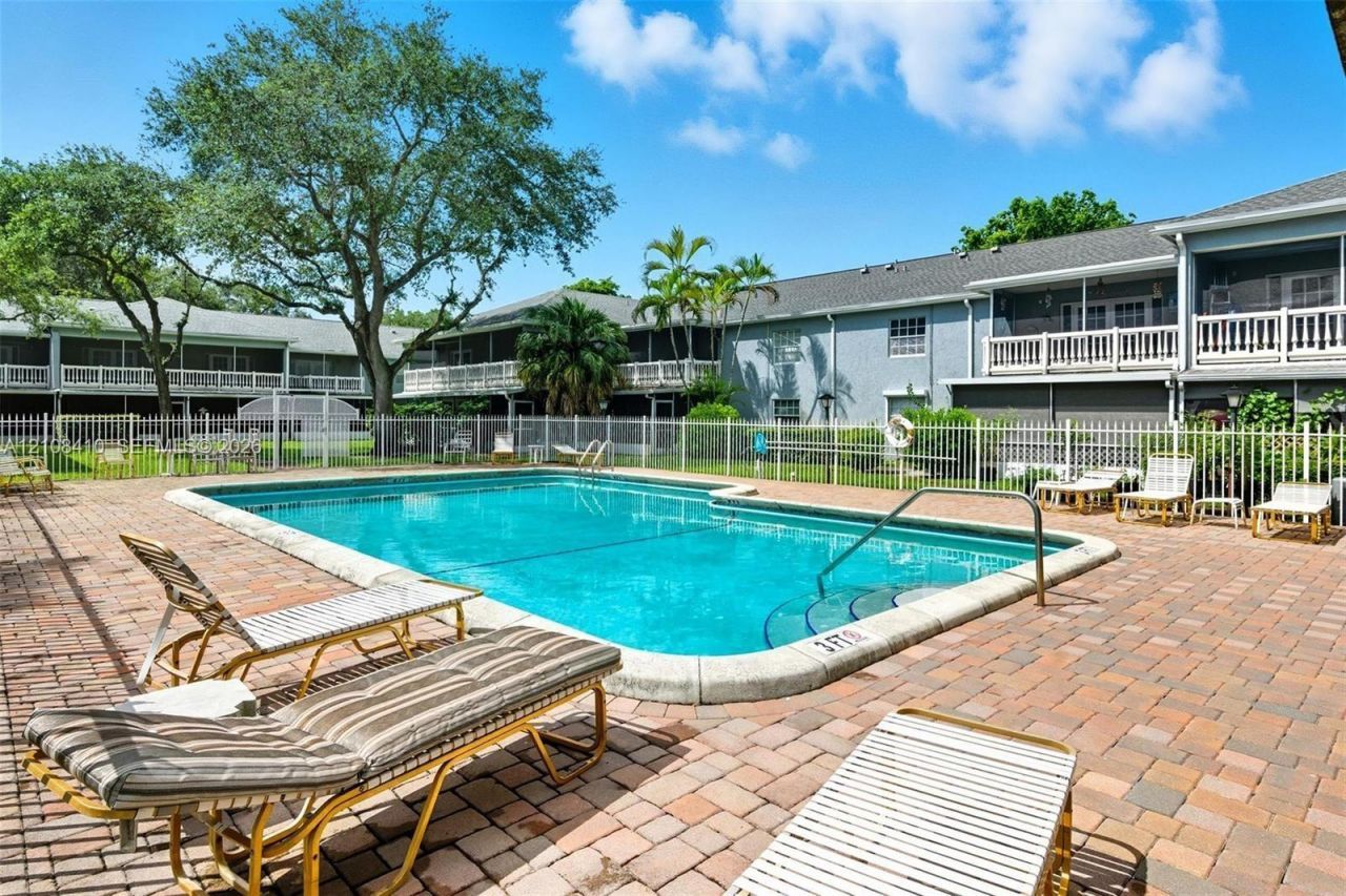 7556 Stirling Rd , Unit 124, Davie, FL 33024 Photo