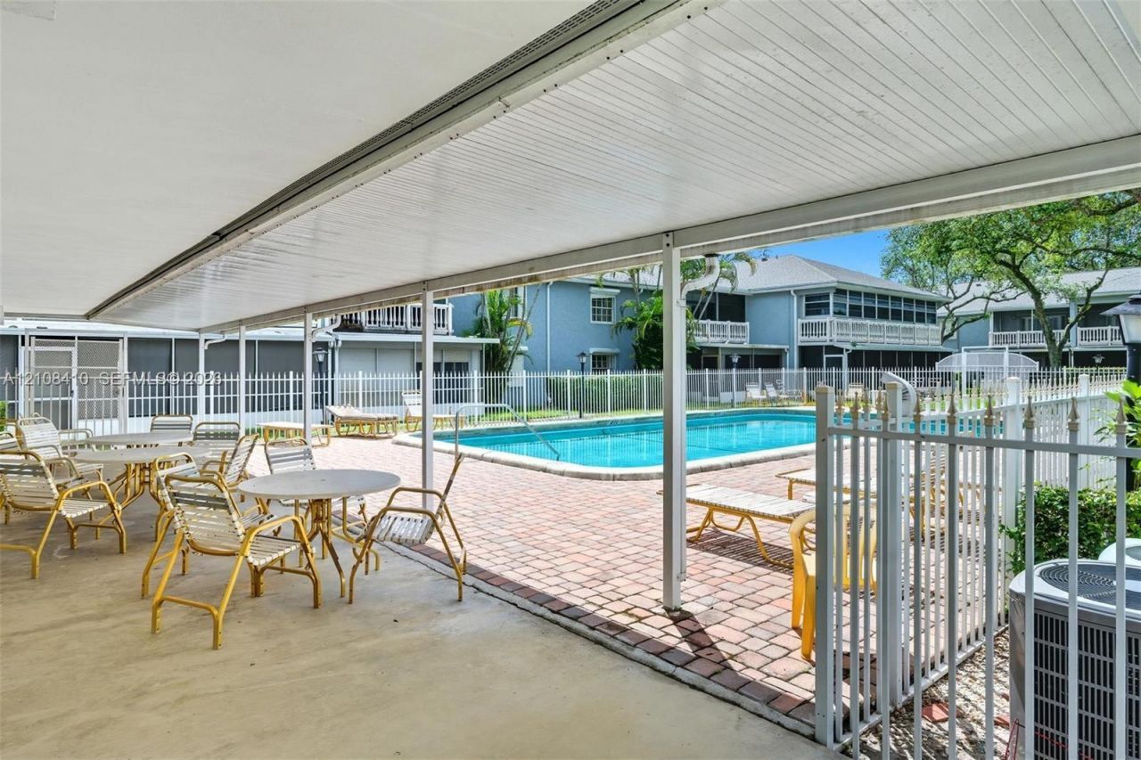 7556 Stirling Rd , Unit 124, Davie, FL 33024 Photo