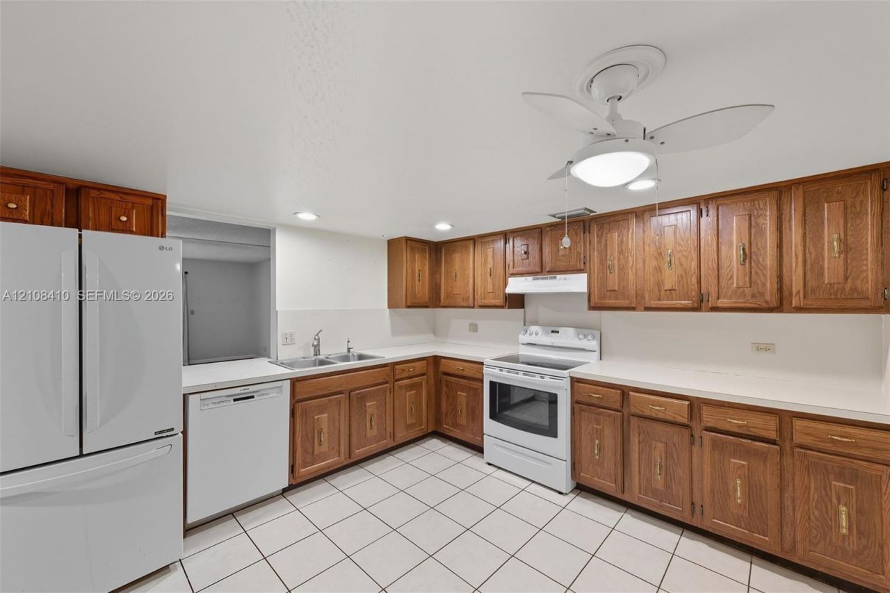 7556 Stirling Rd , Unit 124, Davie, FL 33024 Photo