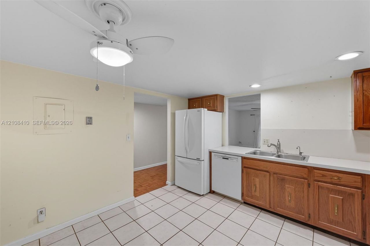 7556 Stirling Rd , Unit 124, Davie, FL 33024 Photo