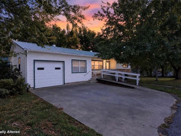 310 Polk Street, Huntsville, AR 72740