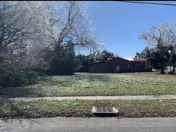 717 New Street , New Bern, NC 28560