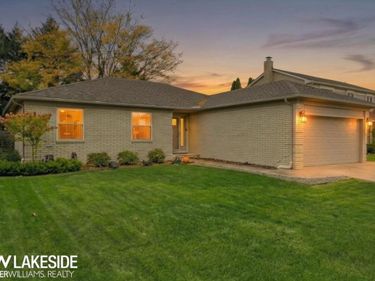 42377 Kingsley Street, Clinton Township, MI 48038