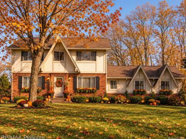 6133 Oak Valley Drive, Hamburg Township, Mi 48189