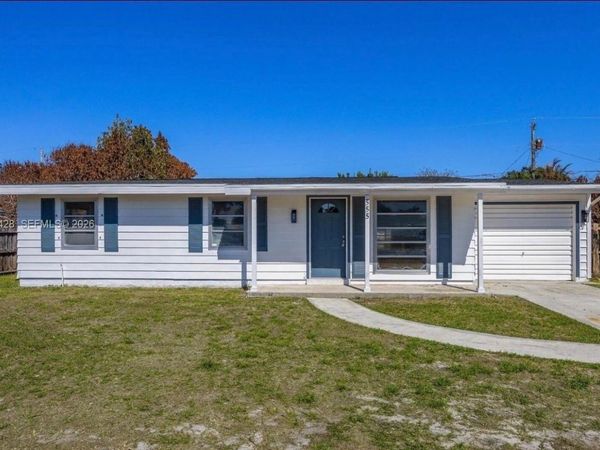 555 SE Airoso Blvd, Port St. Lucie, FL 34983