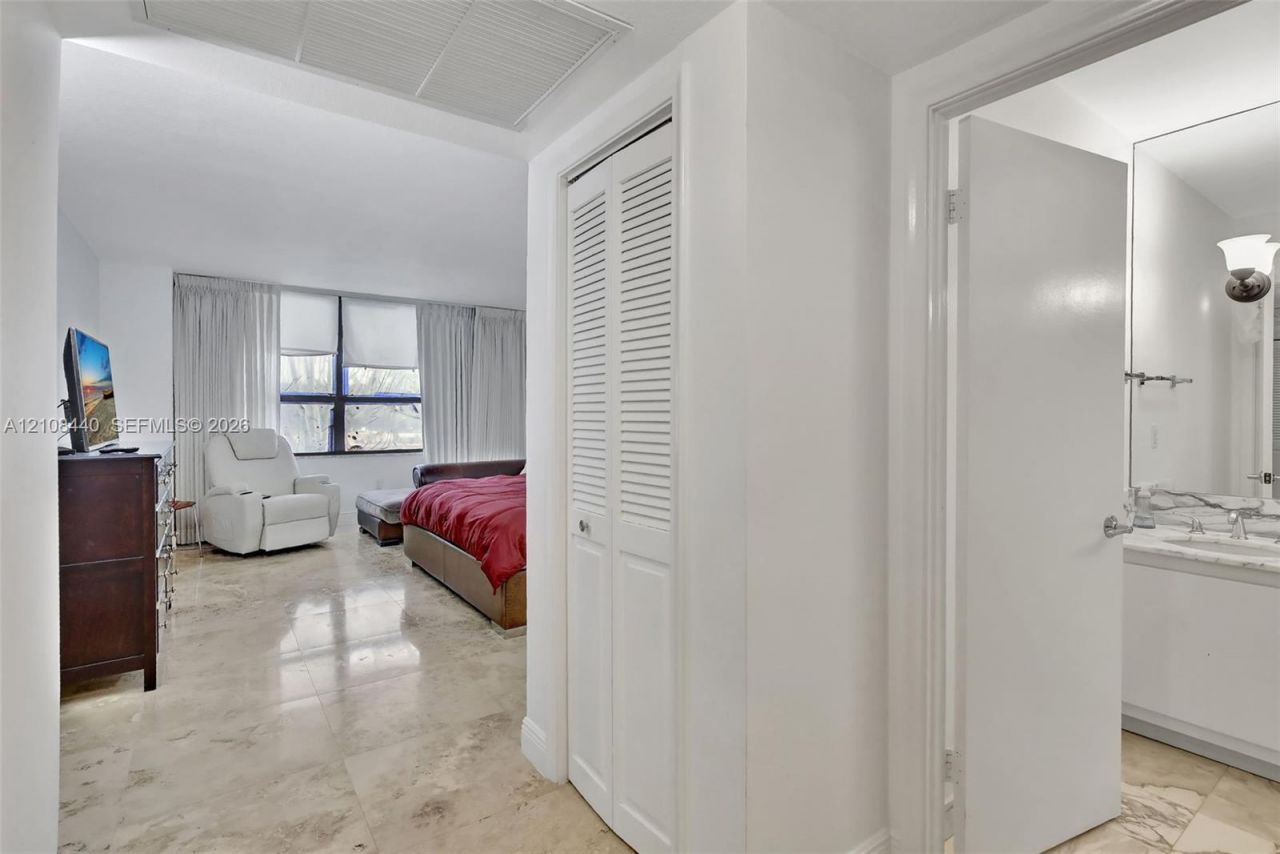 9801 Collins Ave , Unit 3T, Bal Harbour, FL 33154 Photo