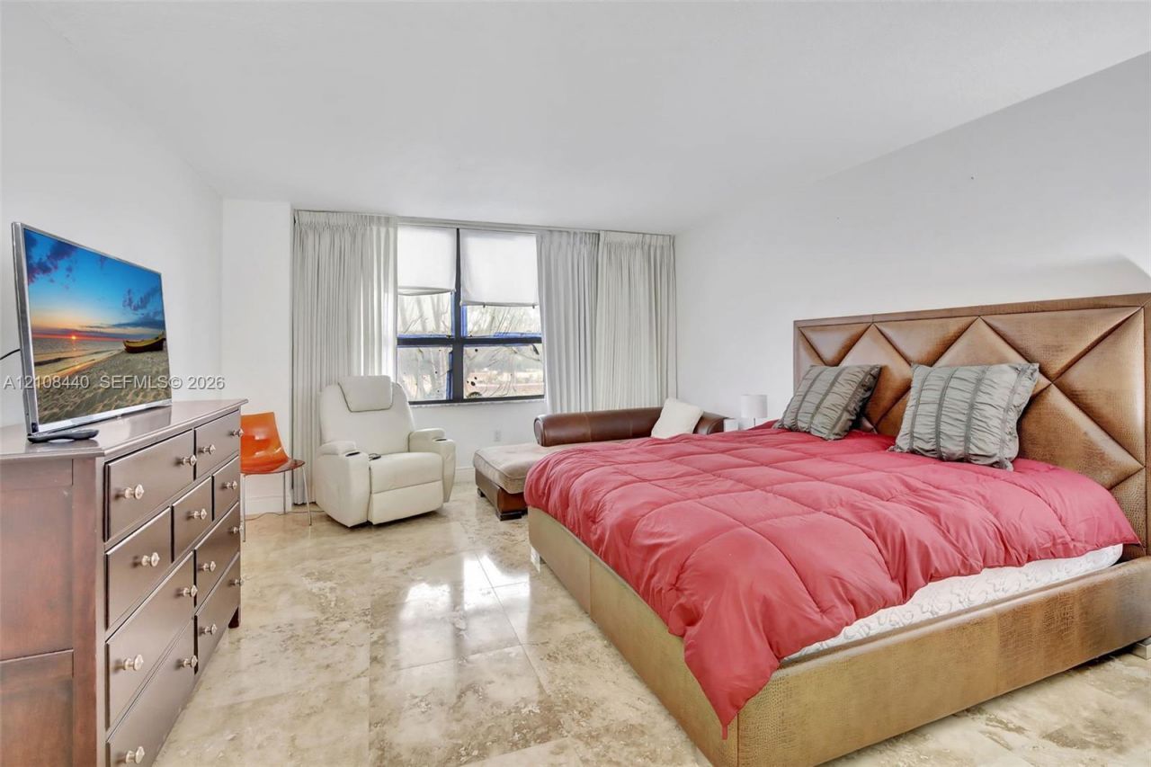 9801 Collins Ave , Unit 3T, Bal Harbour, FL 33154 Photo
