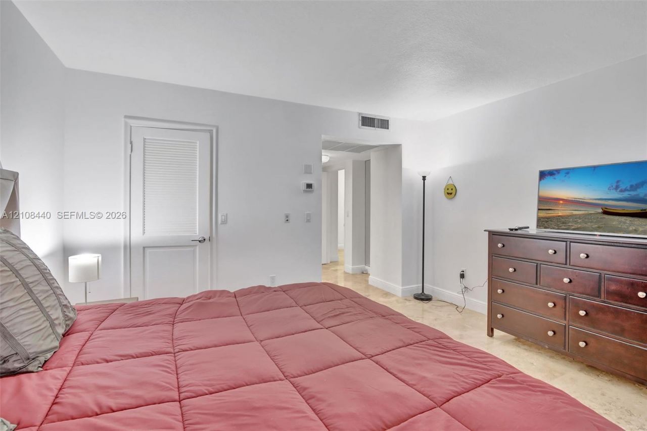 9801 Collins Ave , Unit 3T, Bal Harbour, FL 33154 Photo