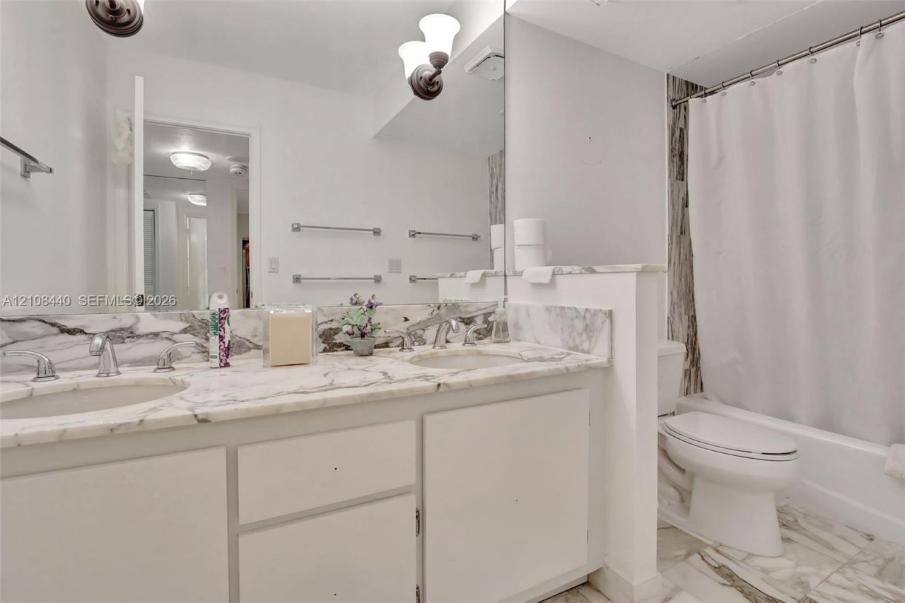 9801 Collins Ave , Unit 3T, Bal Harbour, FL 33154 Photo