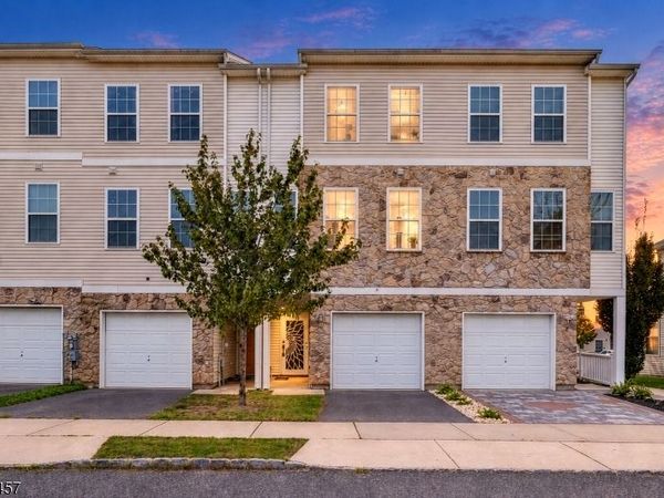 16 Paulina Pl, Franklin, NJ 08873