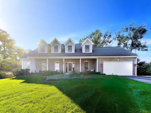 8911 Mckinley Drive , Barrington, IL 60010