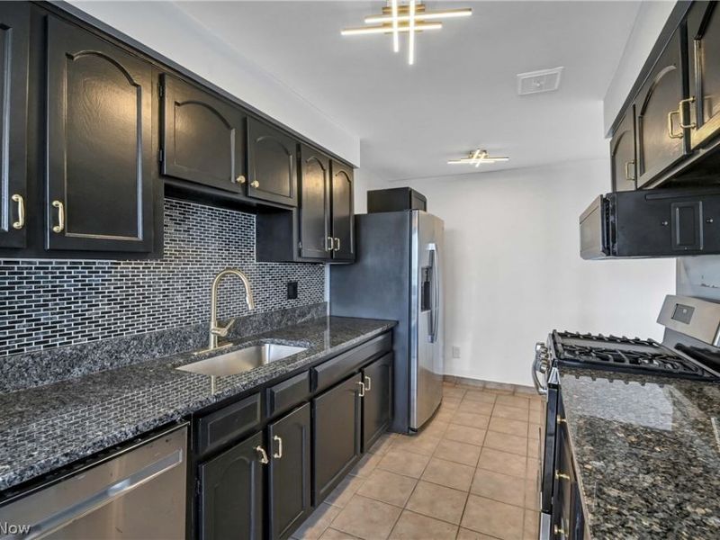 12900 Lake Avenue, Unit 1224, Lakewood, OH 44107 Photo 13