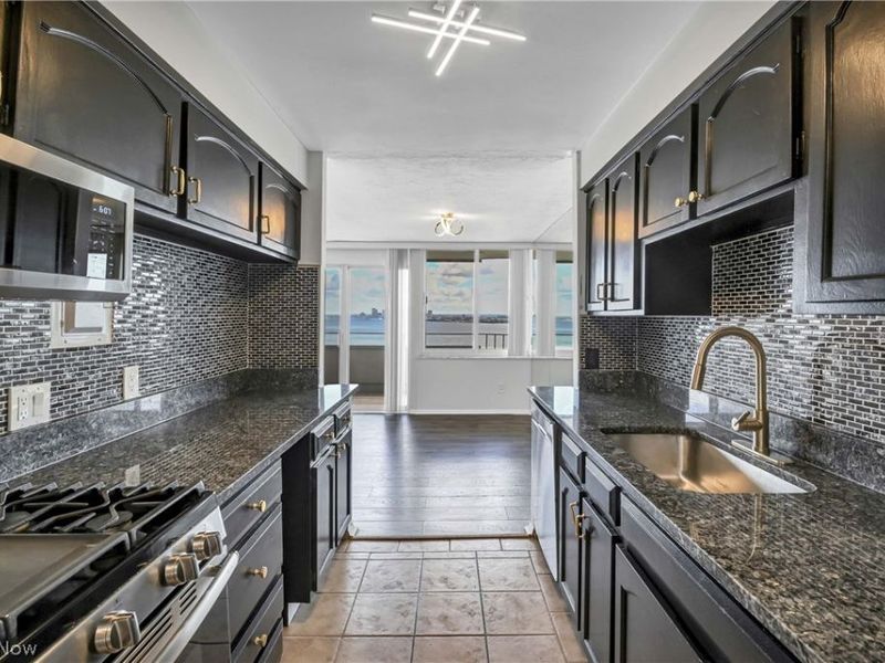 12900 Lake Avenue, Unit 1224, Lakewood, OH 44107 Photo 14