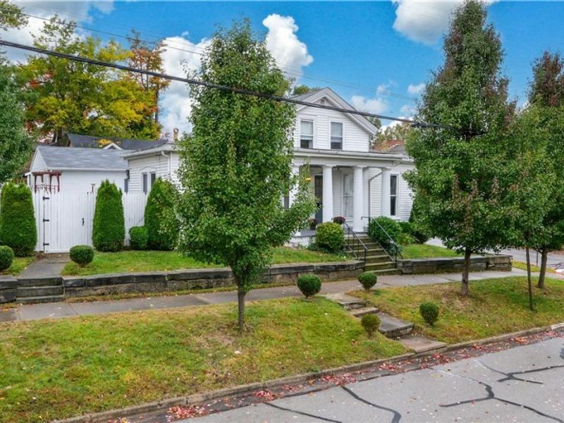131 N Walnut Street, Ravenna, OH 44266 Photo 2