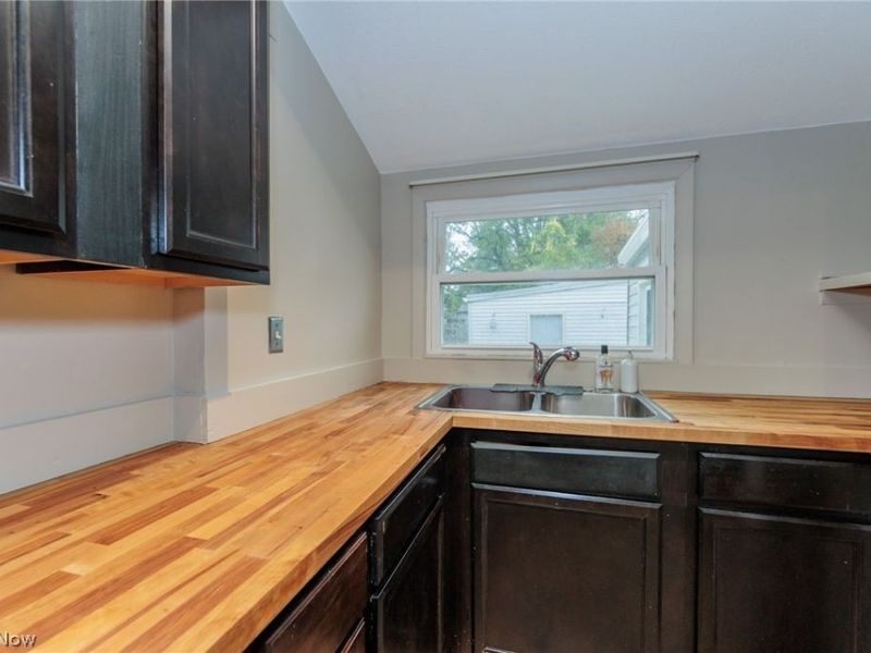 916 West Drive, Sheffield Lake, OH 44054 Photo 11