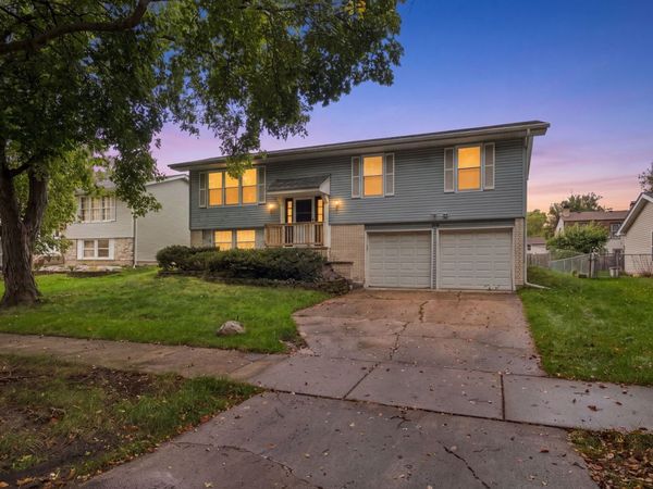 149 S Lancaster Drive , Bolingbrook, IL 60440
