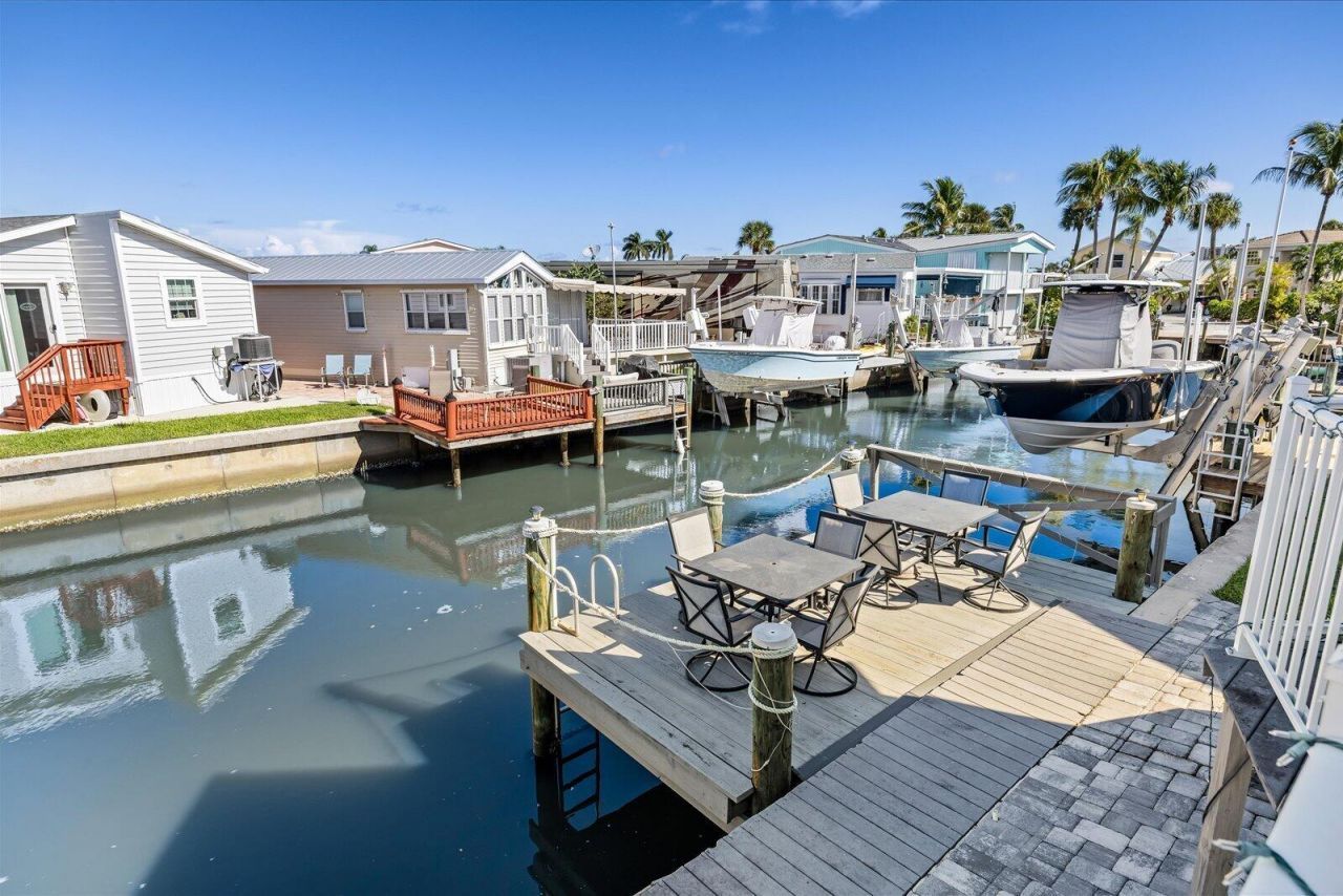 1092 Nettles Boulevard, Jensen Beach, FL 34957 Photo