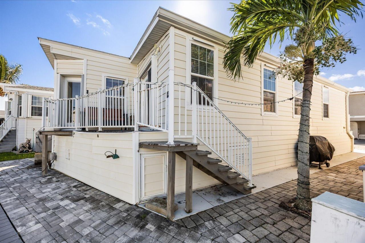 1092 Nettles Boulevard, Jensen Beach, FL 34957 Photo