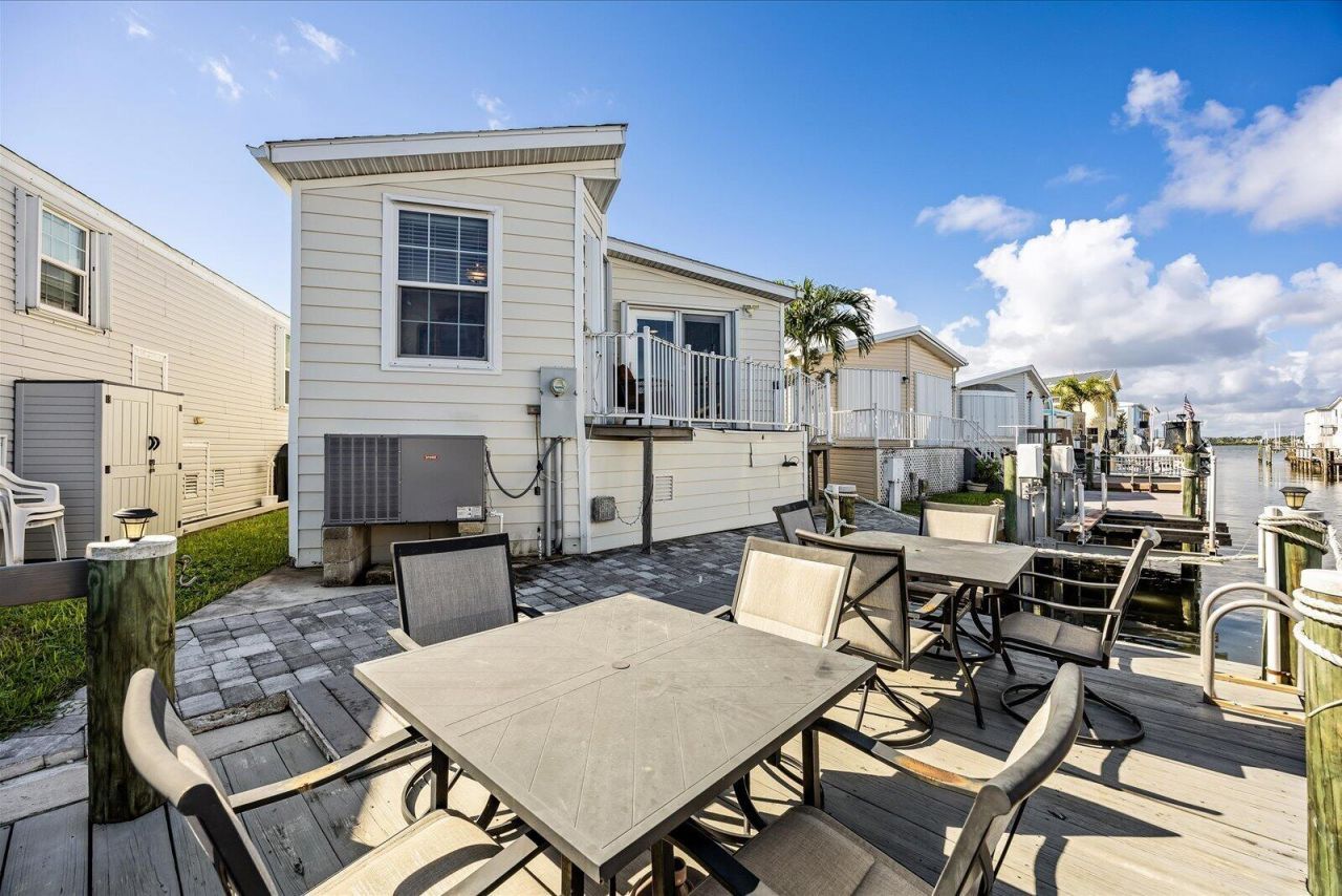 1092 Nettles Boulevard, Jensen Beach, FL 34957 Photo
